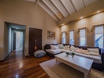 VENTA CASA 5 AMBIENTES-PILAR-PERMUTA
