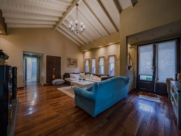 VENTA CASA 5 AMBIENTES-PILAR-PERMUTA