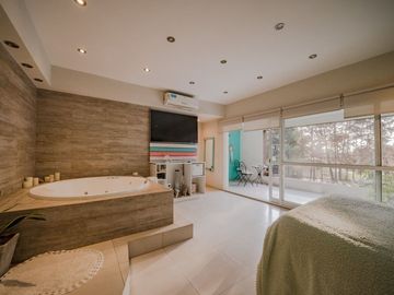 VENTA CASA 5 AMBIENTES-PILAR-PERMUTA