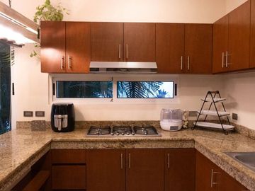 CASA EN VENTA POR AV COLEGIOS