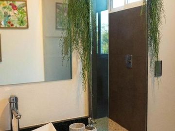 CASA EN VENTA POR AV COLEGIOS