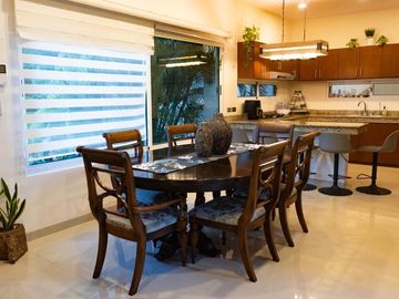 CASA EN VENTA POR AV COLEGIOS