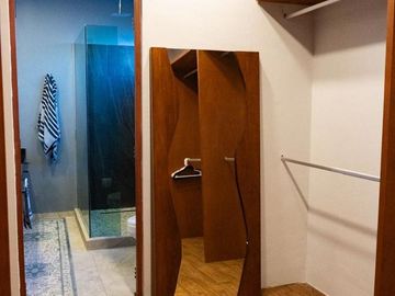 CASA EN VENTA POR AV COLEGIOS