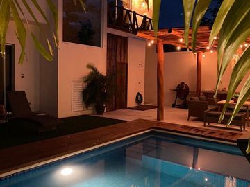 CASA EN VENTA POR AV COLEGIOS