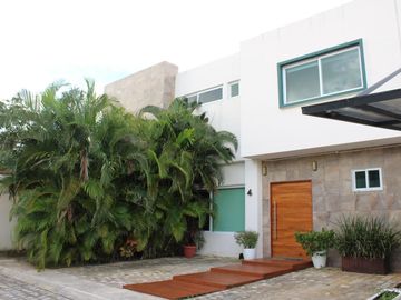 CASA EN VENTA POR AV COLEGIOS