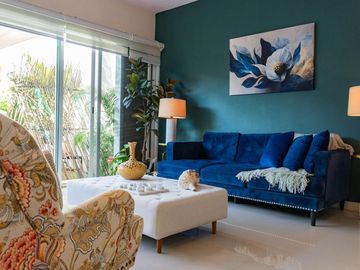 CASA EN VENTA POR AV COLEGIOS
