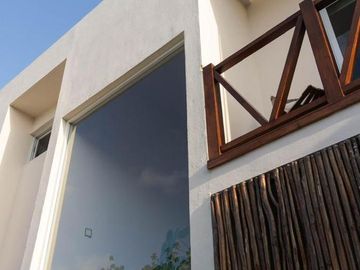 CASA EN VENTA POR AV COLEGIOS
