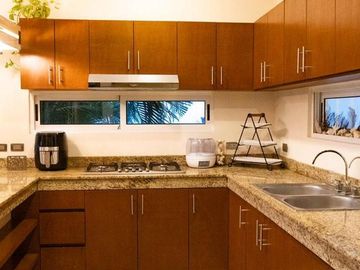 CASA EN VENTA POR AV COLEGIOS
