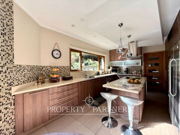 Moderna casa con piscina en Schaub