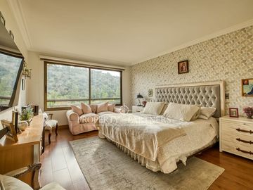 Departamento con vista despejada y parques, cercano a colegio