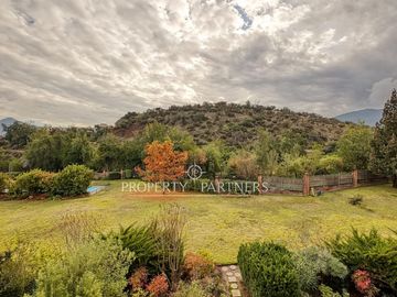 Departamento con vista despejada y parques, cercano a colegio