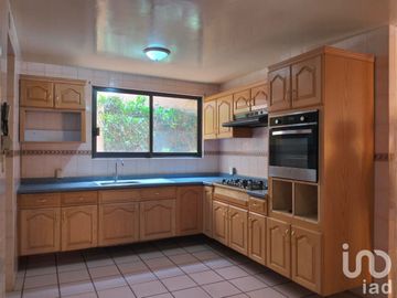 Casa en venta en Condominio cerca Glorieta de Vaqueritos y del Tec. de Monterrey