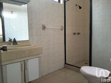 Casa en venta en Condominio cerca Glorieta de Vaqueritos y del Tec. de Monterrey