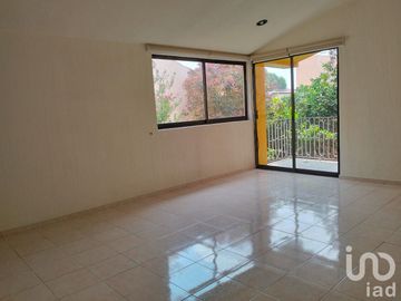 Casa en venta en Condominio cerca Glorieta de Vaqueritos y del Tec. de Monterrey