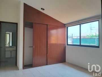 Casa en venta en Condominio cerca Glorieta de Vaqueritos y del Tec. de Monterrey