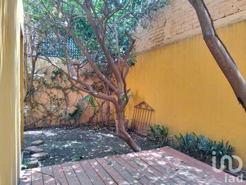 Casa en venta en Condominio cerca Glorieta de Vaqueritos y del Tec. de Monterrey