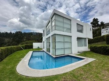 VENDO CASA 3 DORMITORIOS PISCINA TANDA CUMBAYÁ
