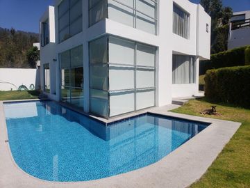 VENDO CASA 3 DORMITORIOS PISCINA TANDA CUMBAYÁ
