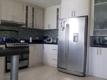 VENDO CASA 3 DORMITORIOS PISCINA TANDA CUMBAYÁ