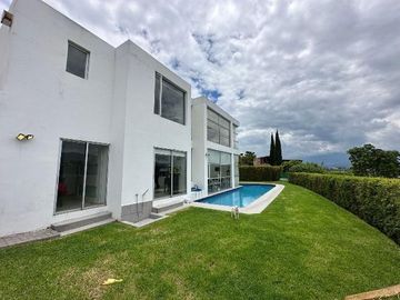 VENDO CASA 3 DORMITORIOS PISCINA TANDA CUMBAYÁ