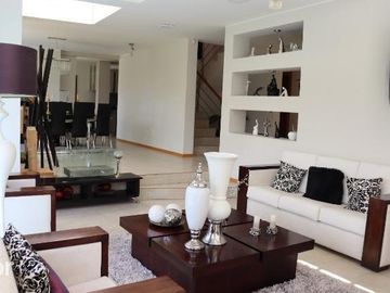 VENDO CASA 3 DORMITORIOS PISCINA TANDA CUMBAYÁ