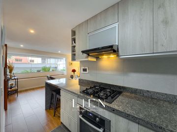 Departamento en venta con 2 terrazas en zona rodeada de parques en Surco