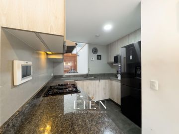 Departamento en venta con 2 terrazas en zona rodeada de parques en Surco