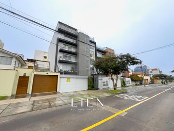 Departamento en venta con 2 terrazas en zona rodeada de parques en Surco