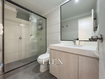 Departamento en venta con 2 terrazas en zona rodeada de parques en Surco