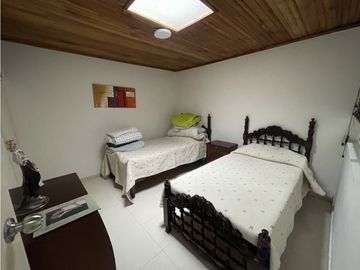 Venta de casa con renta en el sector la Camelia