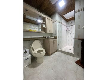 Venta de casa con renta en el sector la Camelia