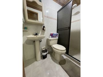 Venta de casa con renta en el sector la Camelia