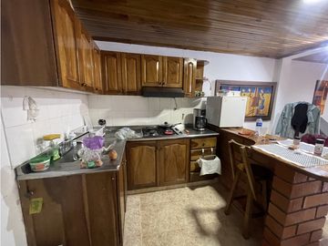 Venta de casa con renta en el sector la Camelia