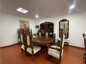 Venta de casa con renta en el sector la Camelia
