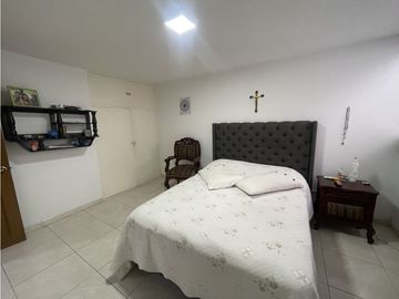 Venta de casa con renta en el sector la Camelia