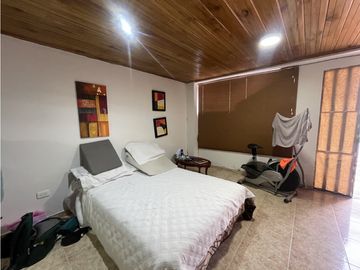 Venta de casa con renta en el sector la Camelia
