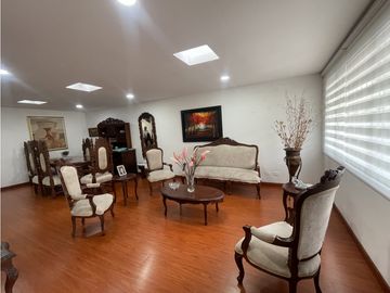 Venta de casa con renta en el sector la Camelia