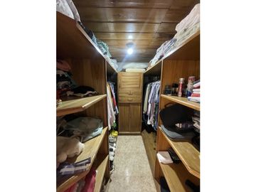 Venta de casa con renta en el sector la Camelia