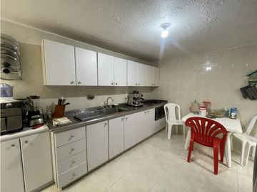 Venta de casa con renta en el sector la Camelia