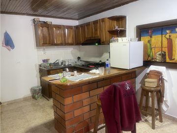 Venta de casa con renta en el sector la Camelia