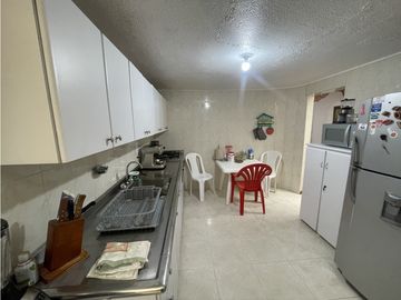 Venta de casa con renta en el sector la Camelia