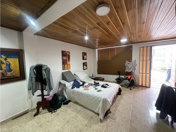Venta de casa con renta en el sector la Camelia
