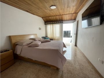 Venta de casa con renta en el sector la Camelia