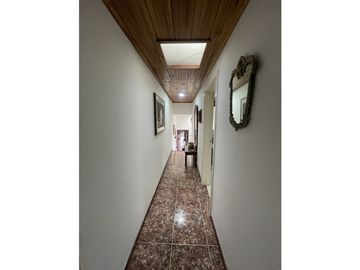 Venta de casa con renta en el sector la Camelia