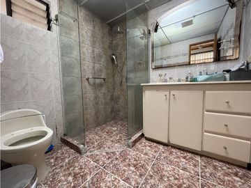 Venta de casa con renta en el sector la Camelia