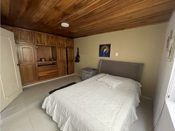 Venta de casa con renta en el sector la Camelia