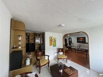 Venta de casa con renta en el sector la Camelia