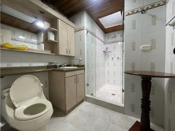 Venta de casa con renta en el sector la Camelia