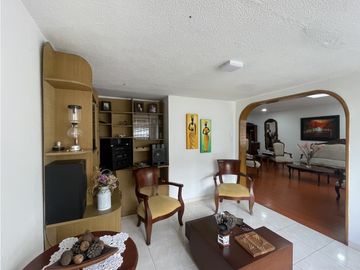 Venta de casa con renta en el sector la Camelia