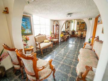 Centro Histórico Casa con Departamentos y Locales 912m2  Esmeraldas y Oriente